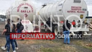 Decomisan más de 50 mil litros de “huachicol” y ocho vehículos en Veracruz; no hay detenidos